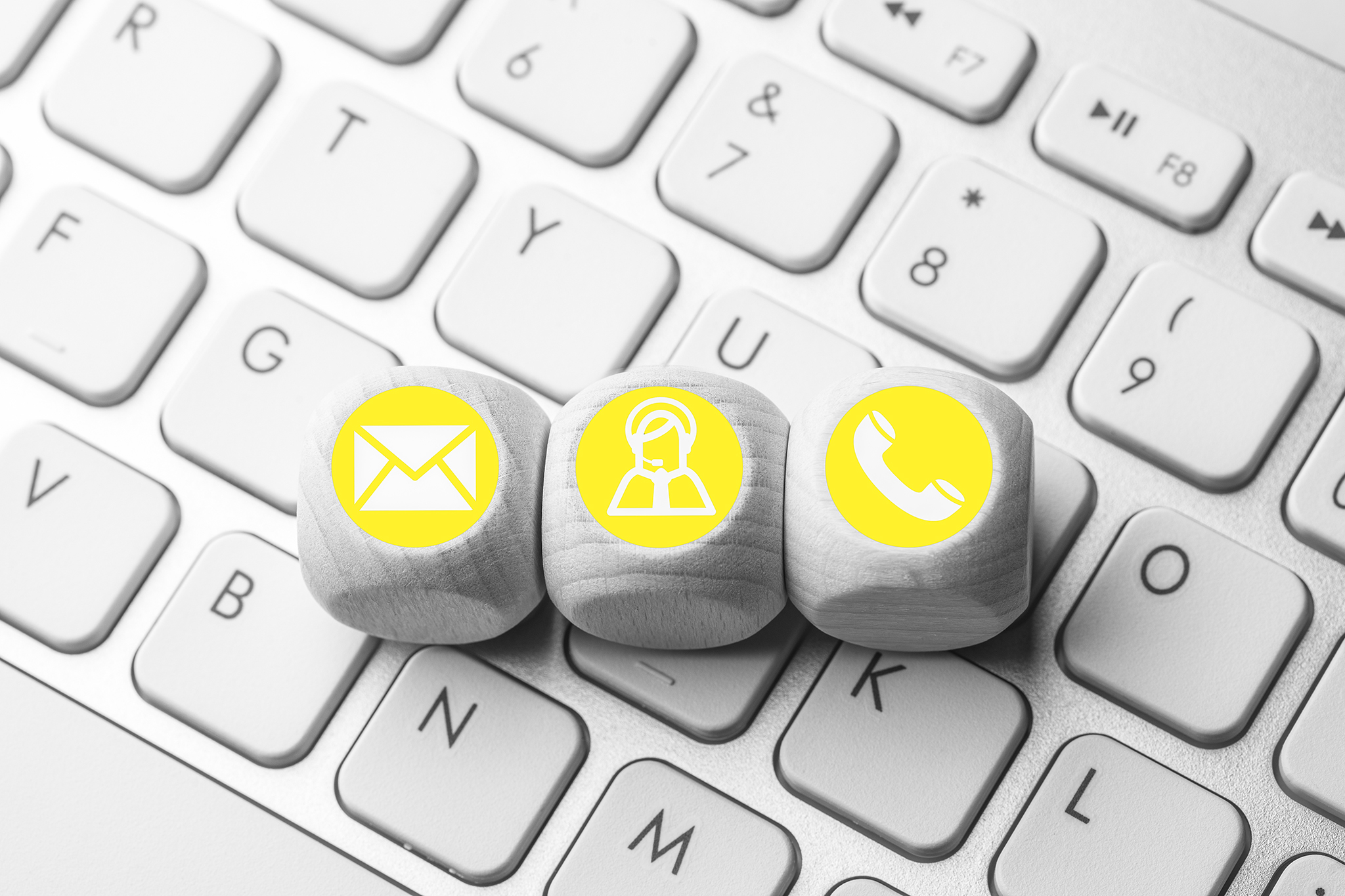 budowanie wizerunku marki poprzez stopkę e-mail